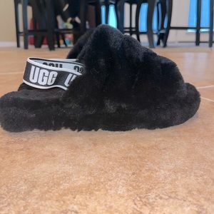 Black fuzzy UGG slippers